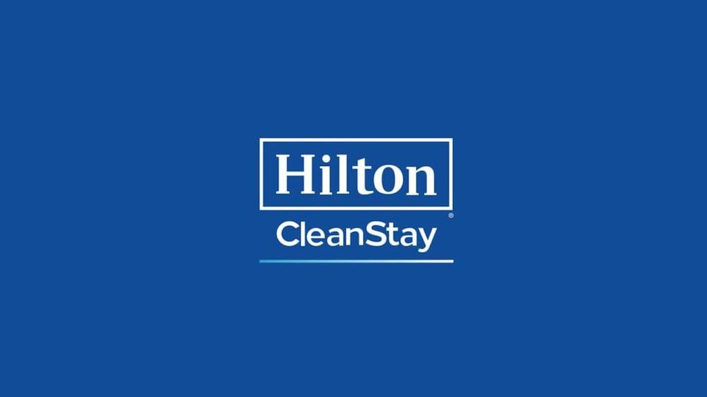 Hampton Inn Milan Экстерьер фото