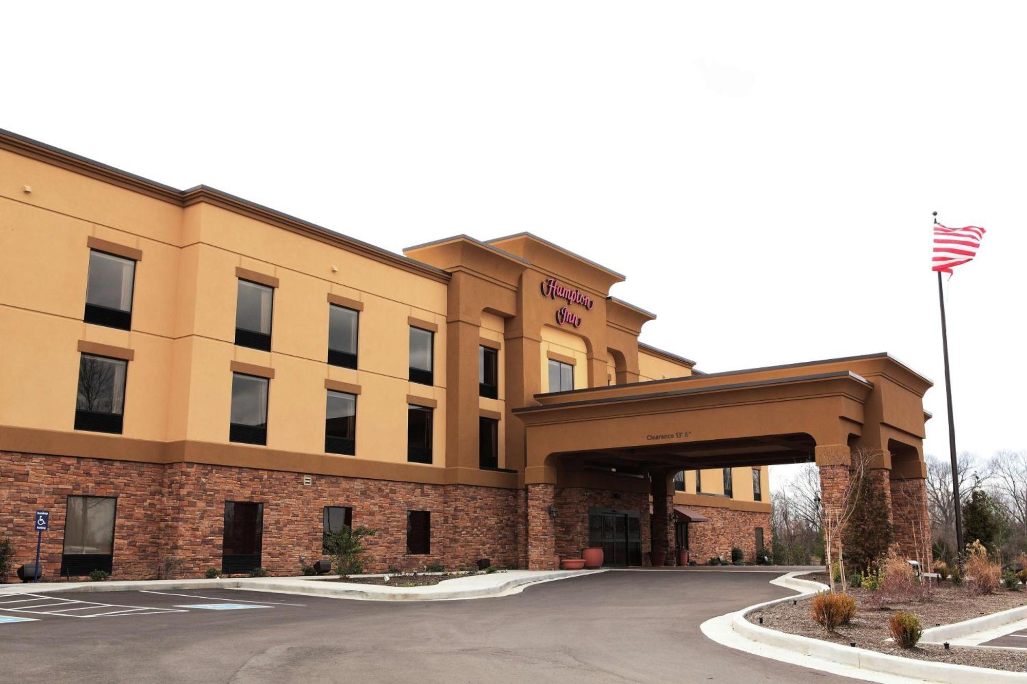 Hampton Inn Milan Экстерьер фото