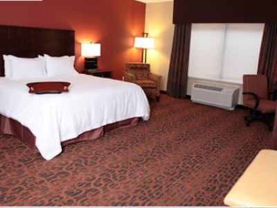 Hampton Inn Milan Экстерьер фото
