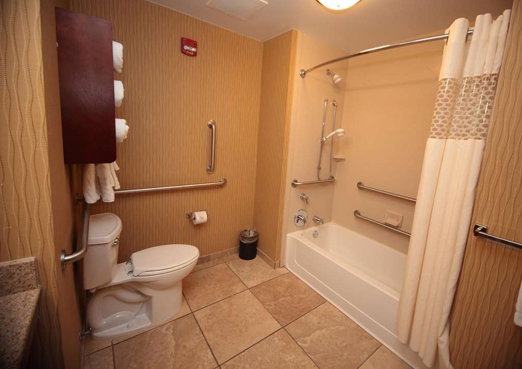 Hampton Inn Milan Номер фото