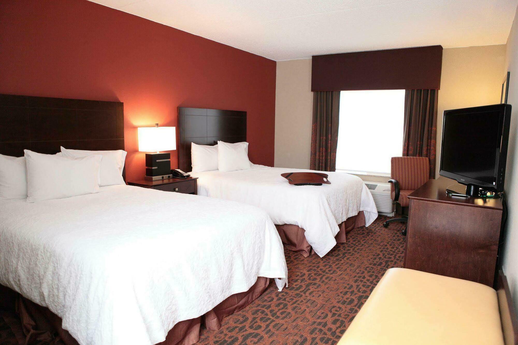 Hampton Inn Milan Номер фото